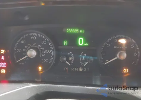 2010 Lincoln Town Car Signature Limited from USA, damaged, VIN 2LNBL8CV3AX753056